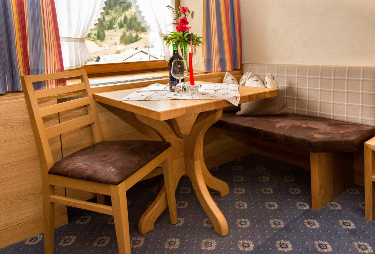 Hotel Jaegerhof Kaunertal Bagian luar foto