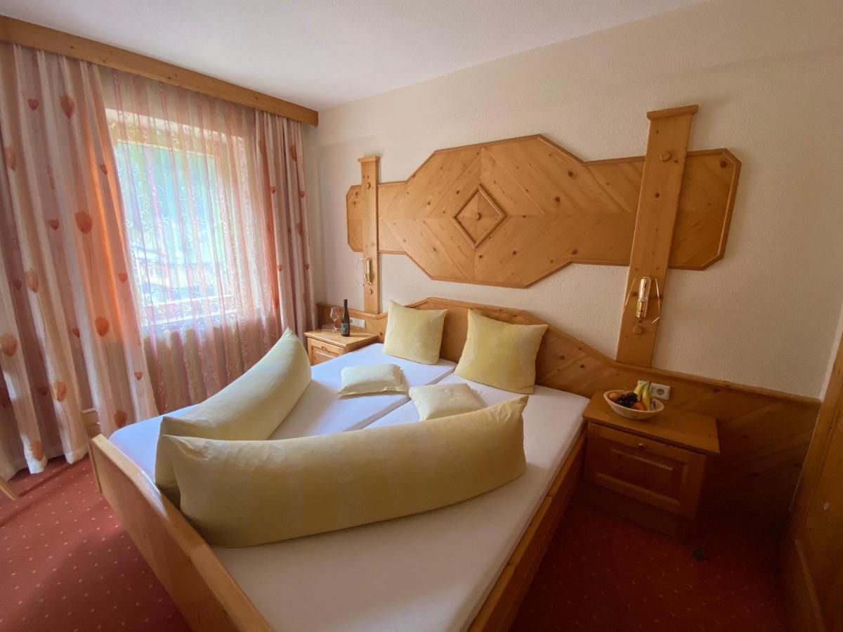 Hotel Jaegerhof Kaunertal Bagian luar foto