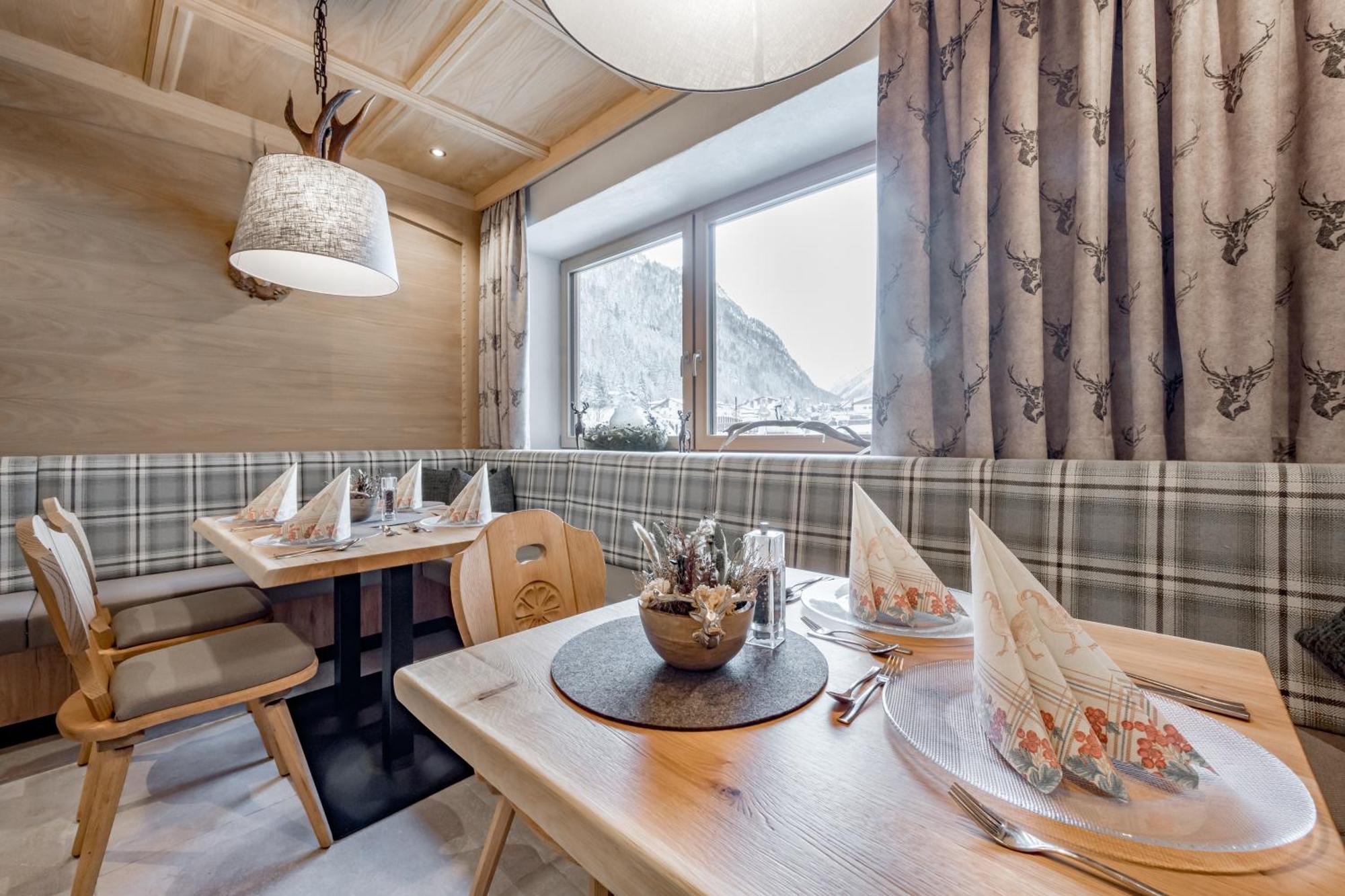 Hotel Jaegerhof Kaunertal Bagian luar foto